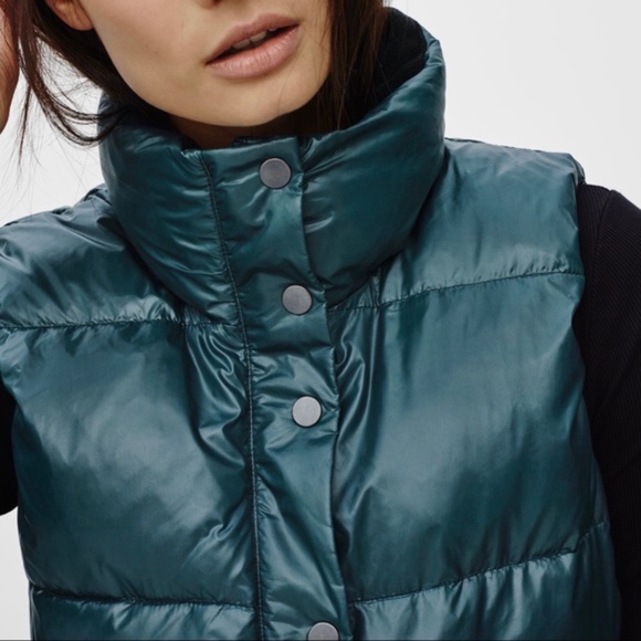 Aritzia Community Down Puffer Vest Glossy Black XXS - Picture 3 of 10